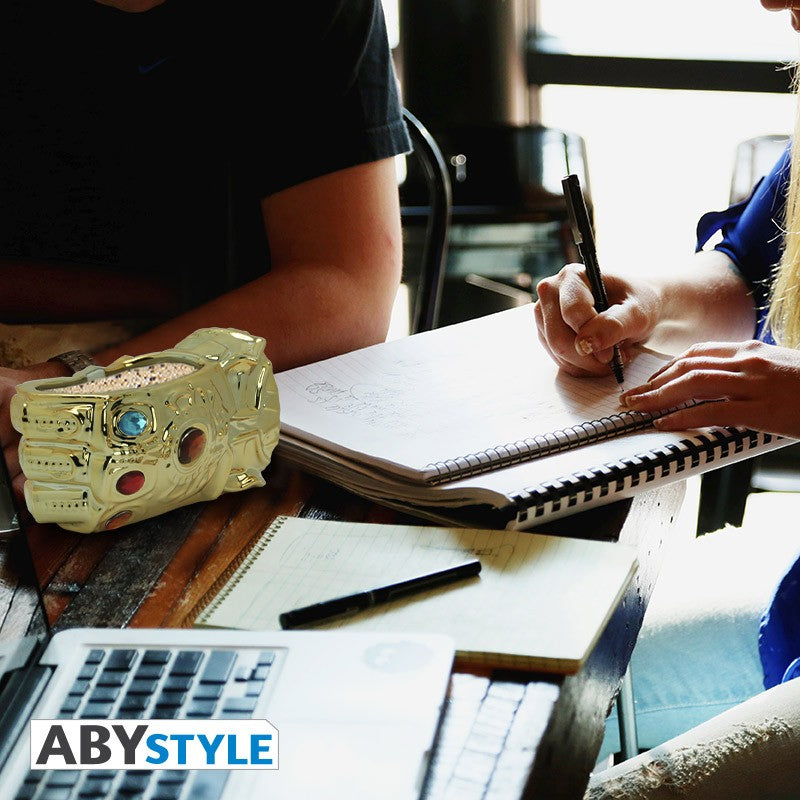 Thanos Infinity Gauntlet Design Marvel Licensed Chrome Gold 350 ml Ceramic 3D Mug