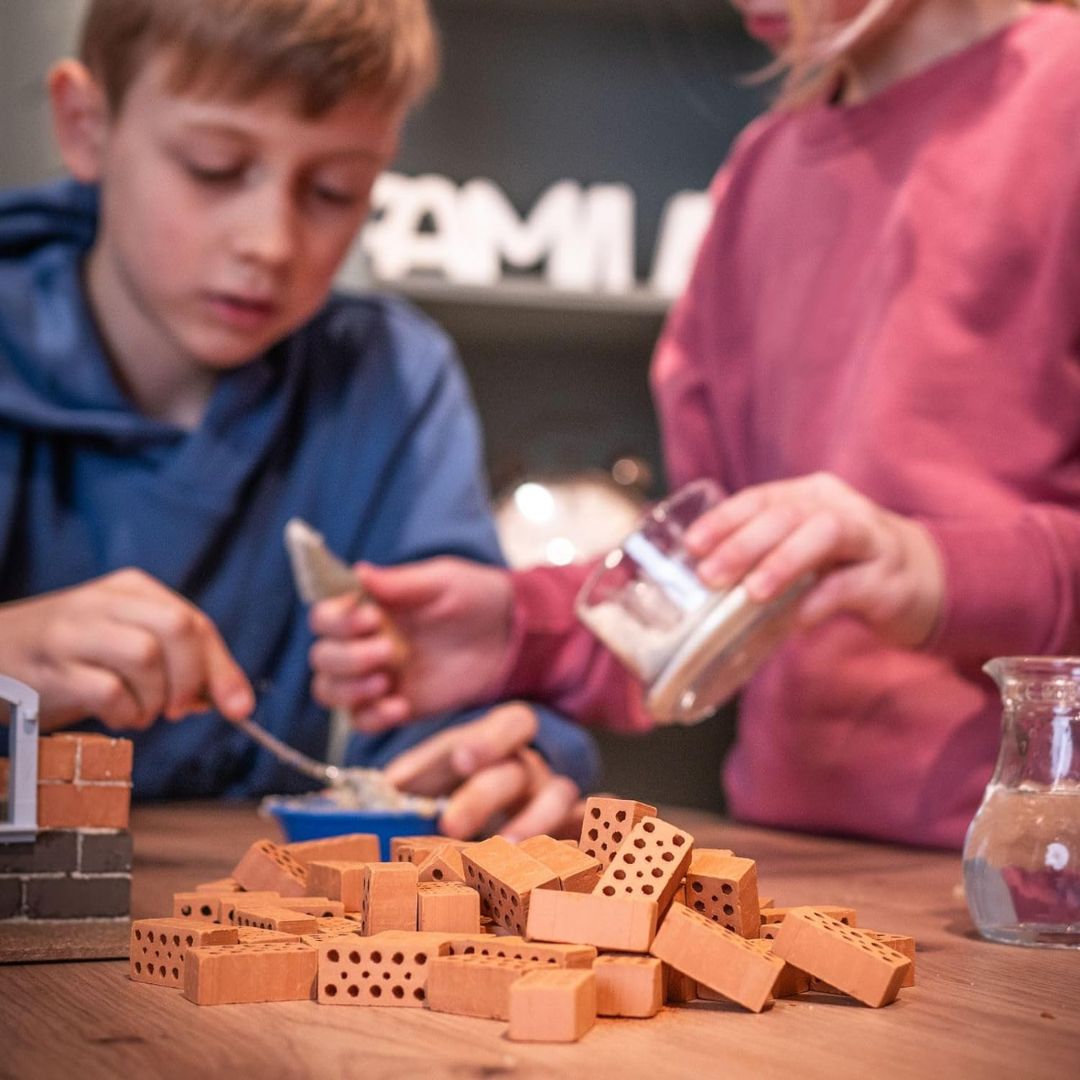 Teifoc 1002 Stone Building Kit - Dog Kennel, from 6 Years, Construction Set for Walling, Includes Puppy Made of Clay